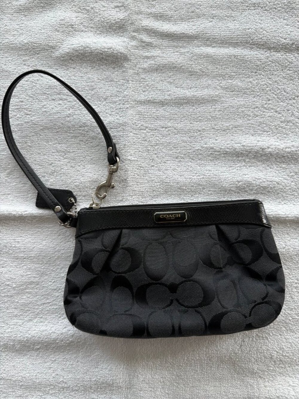 Coach Signature Pleated Wristlet (model F47206) in black - Picture 4 of 6